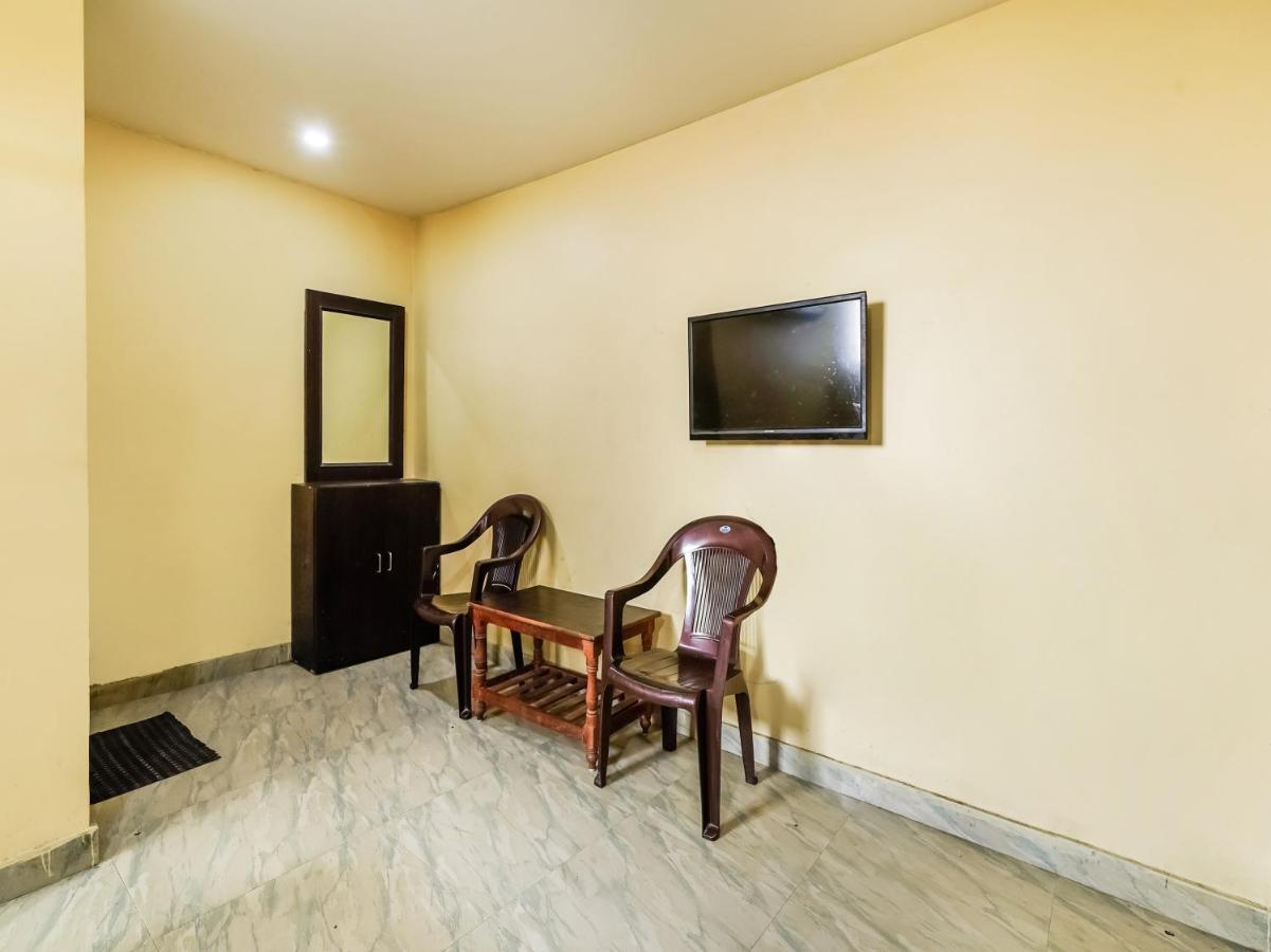 Oyo 84039 Tirumala Grand Rājahmundry Εξωτερικό φωτογραφία